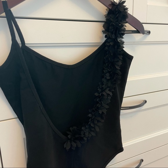 Black Floral Accent Body - Picture 3 of 8